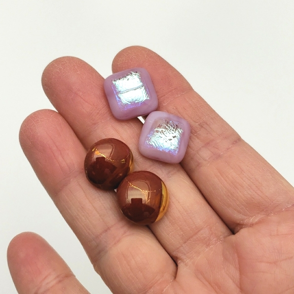 2 pair glass and ceramic stud earrings - Picture 2 of 3